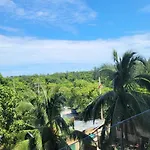 Hermosa Vista Al Mar Y Al Manglar